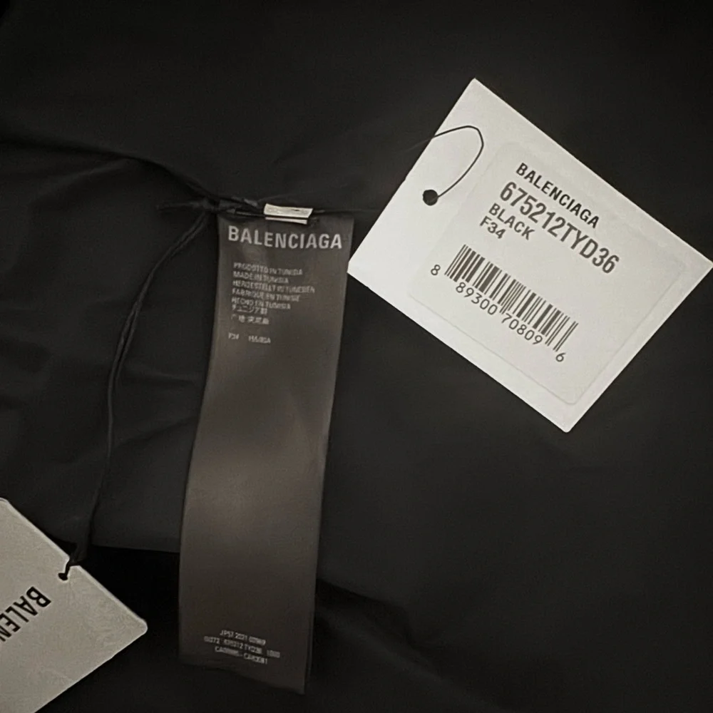 NEW WITH TAGS BALENCIAGA C SHAPED PUFFER Logo Black Sz 34 Curved Hem Jacket - Picture 12 of 14
